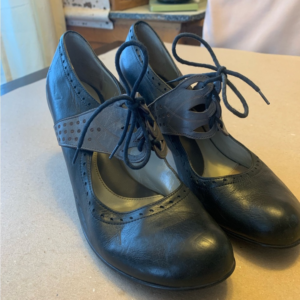 John Fluevog Bellevue Mollie Johnson Black & Grey Lace Up Mary Jane Heels Size 9 - Picture 6 of 15